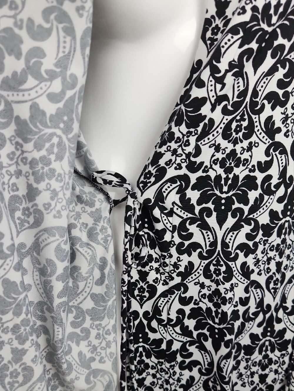 Linea Donatella Black and White Printed Wrap Robe - Picture 9 of 11